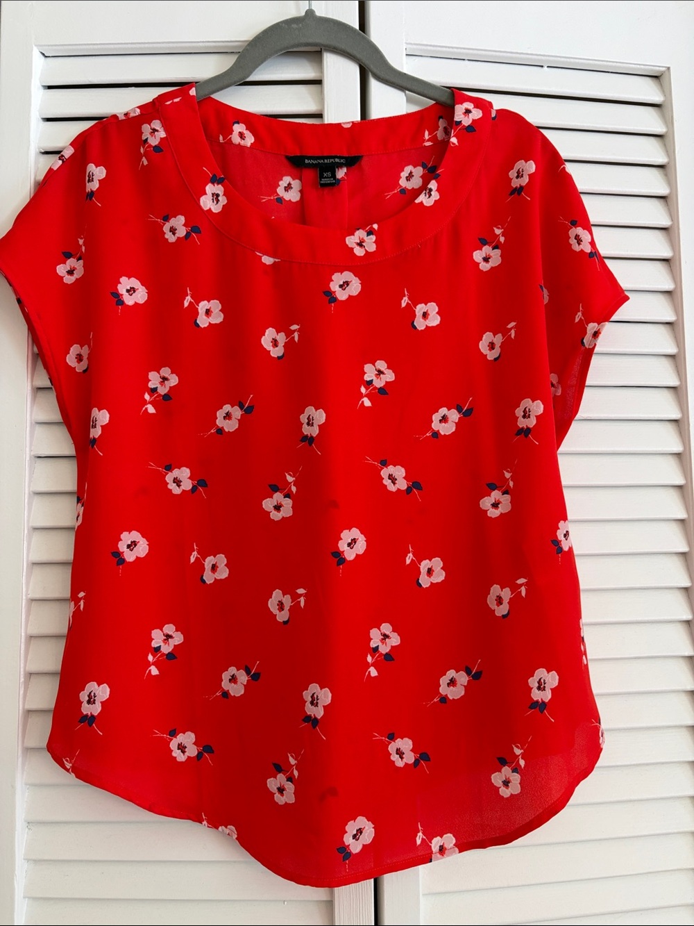 Banana Republic Red Floral Cap-Sleeve Blouse